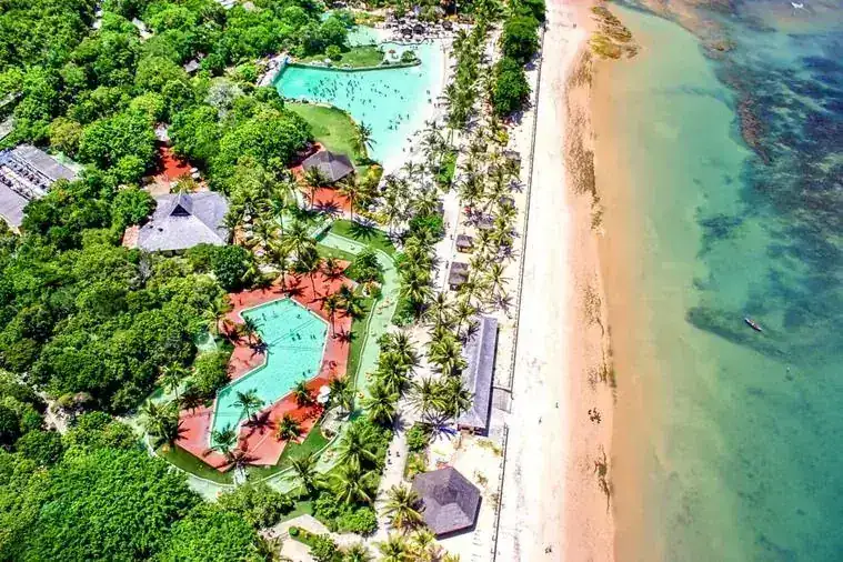 Vista aérea do Eco Resort e praias de Arraial d'Ajuda